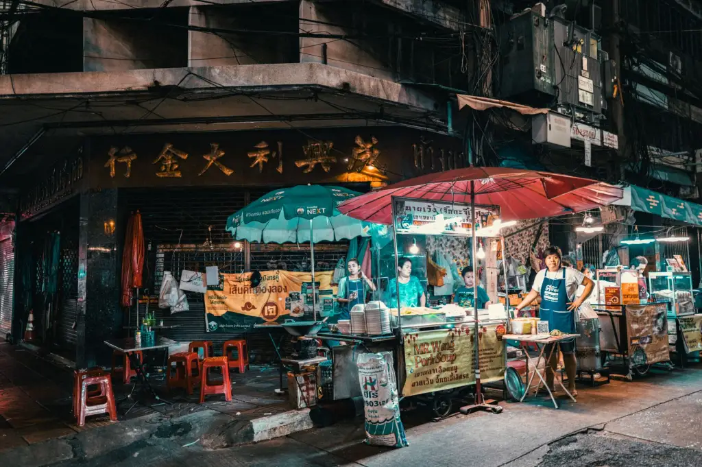 户外大屏与社区广告组合投放，上海广告代理公司分享媒介策略新思路
