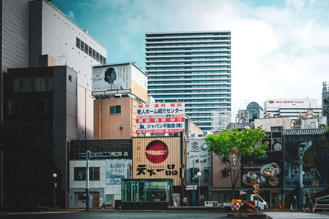 2025户外大屏媒体投放新趋势：从流量曝光到场景交互的转型实践正文配图 1