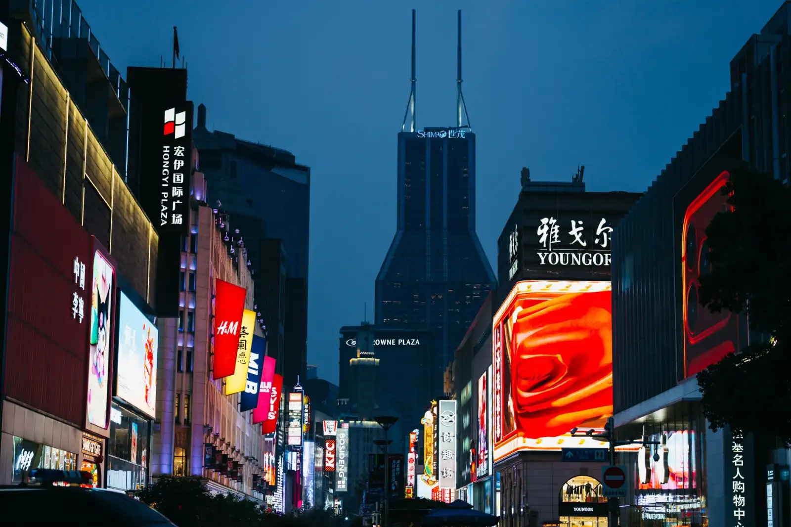 户外大屏与社区广告如何协同投放提升品牌区域渗透率正文配图 1