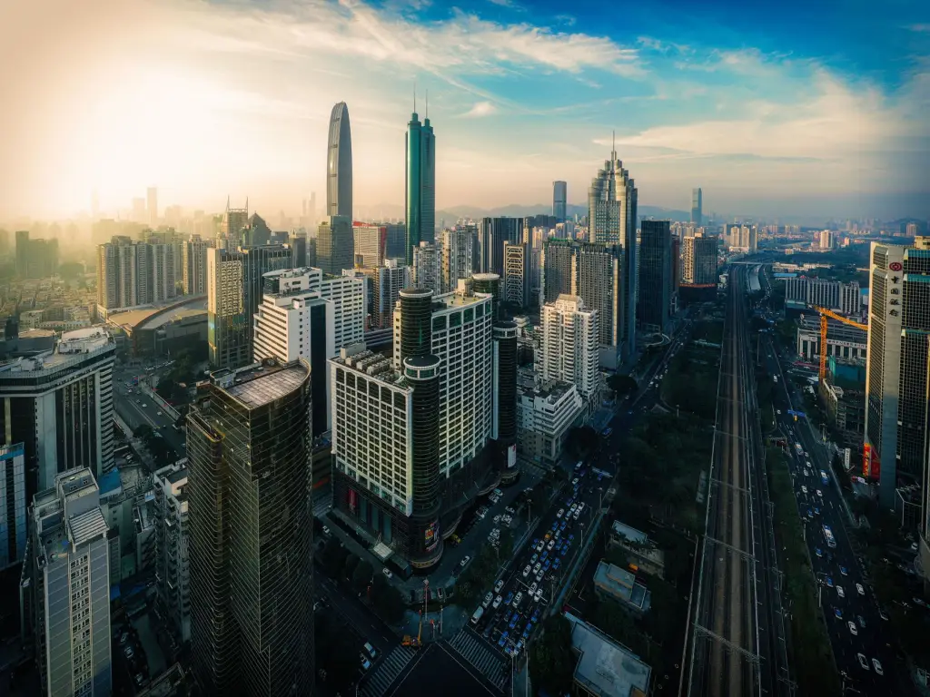上海户外大屏与社区广告组合投放策略解析
