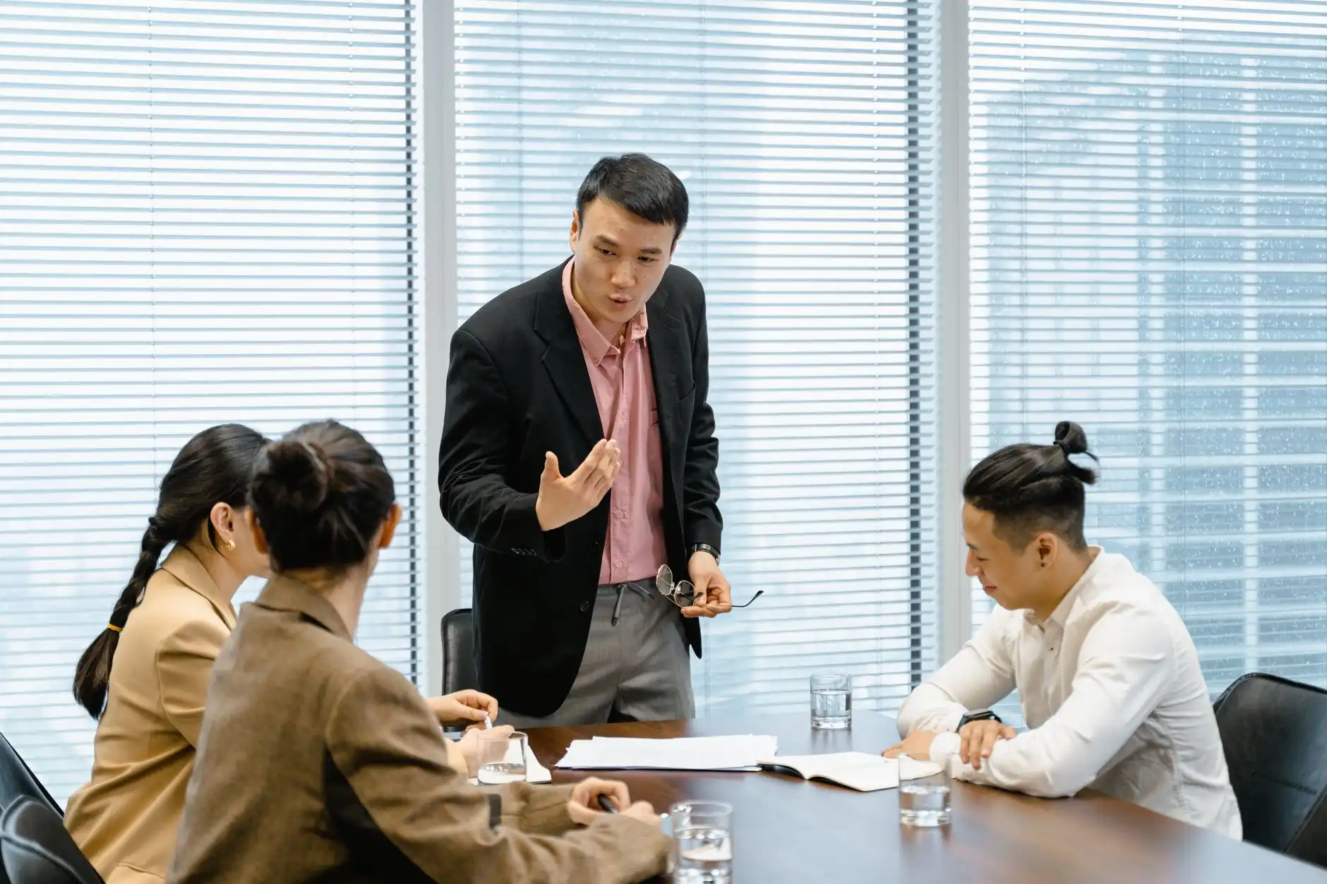 户外大屏与社区广告的协同投放策略及效果评估方法