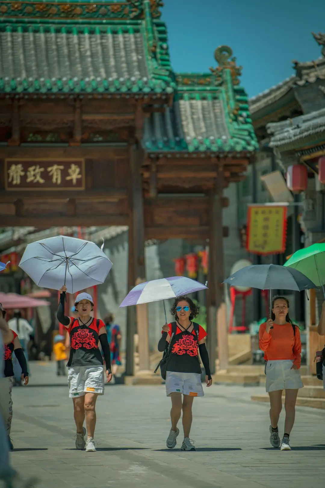 户外大屏与社区广告投放策略对比分析：品牌如何提升媒介组合效率