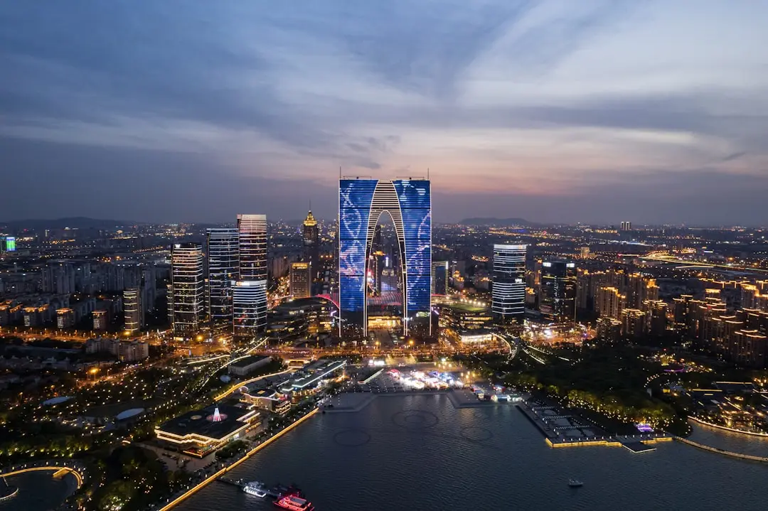 2025年户外大屏广告投放效果评估与数据监测技术解析