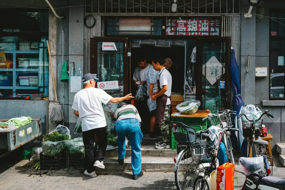 2025年户外大屏广告技术演进与程序化投放趋势分析