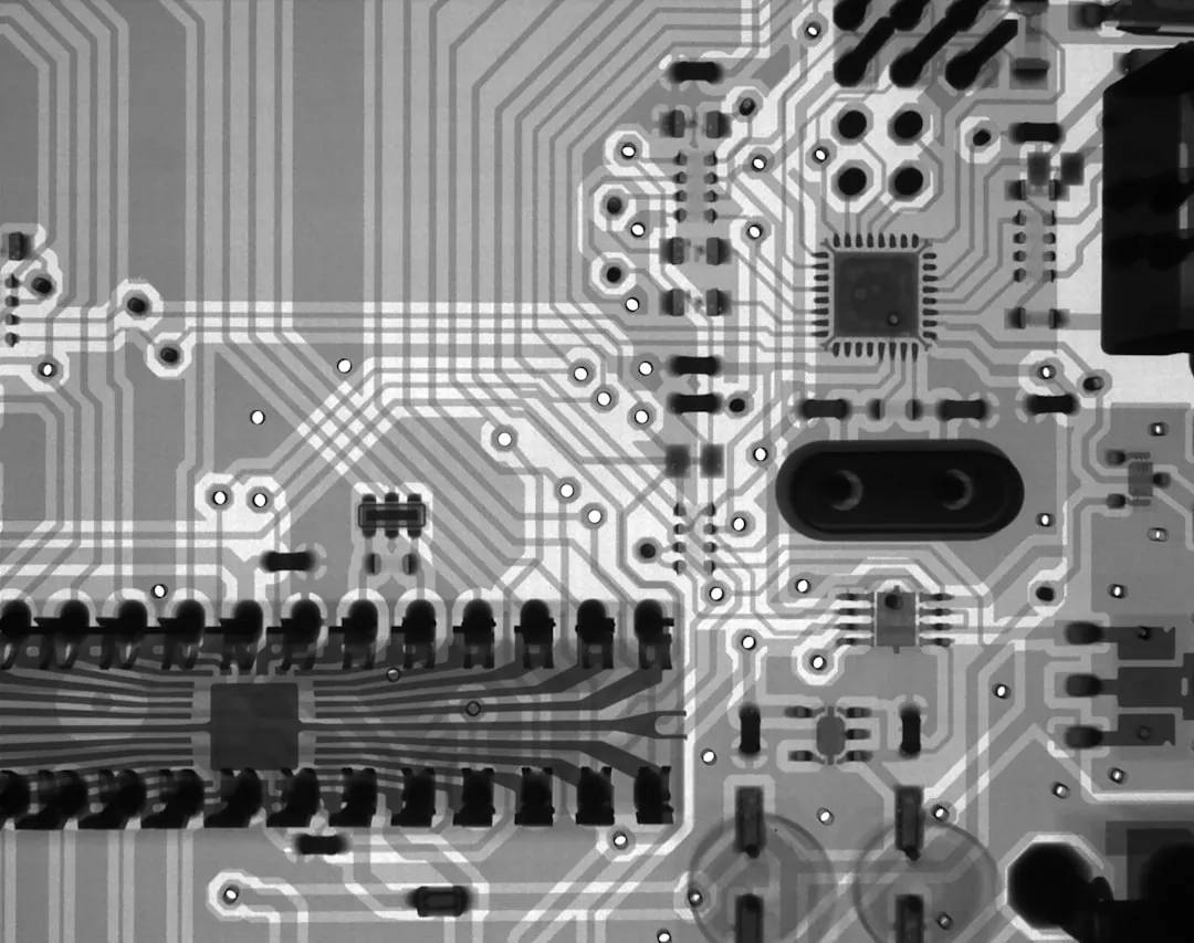 2025年户外大屏广告与社区媒体整合投放趋势观察