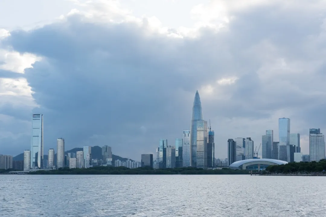 2025户外大屏媒体投放新趋势：从流量曝光到场景交互的转型实践