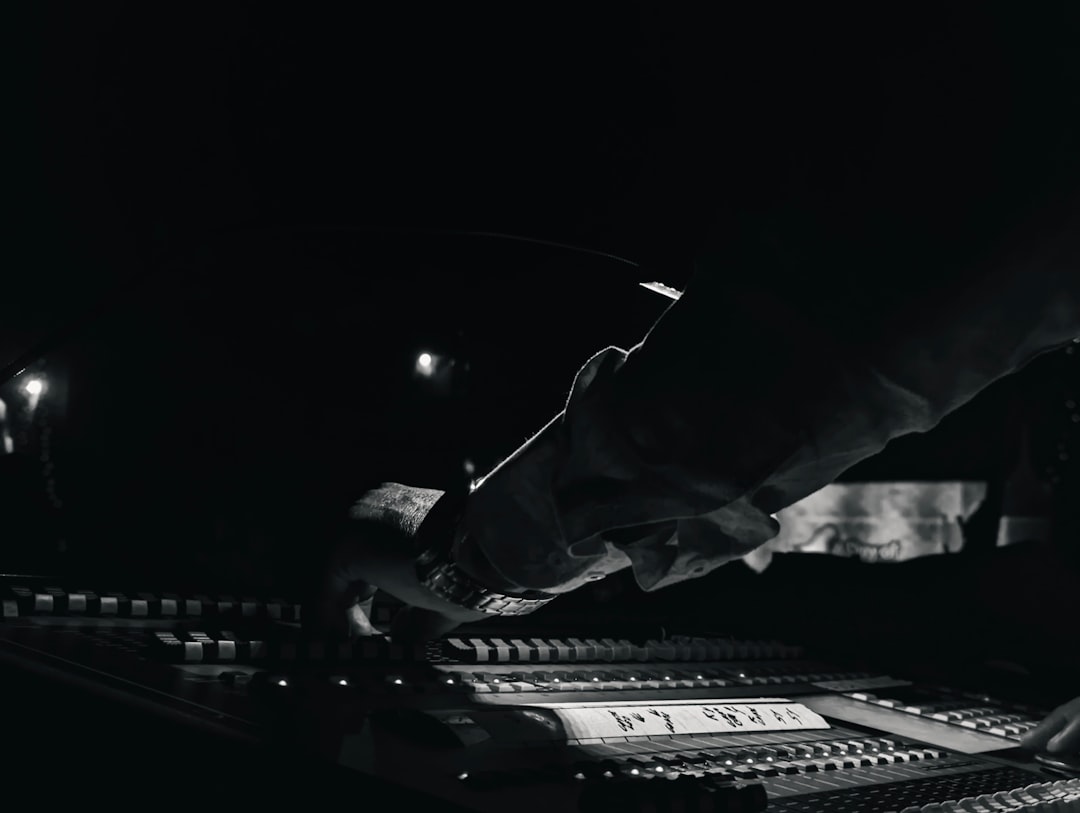 上海阳赞广广告有限公司户外大屏投放策略与效果评估方法解析