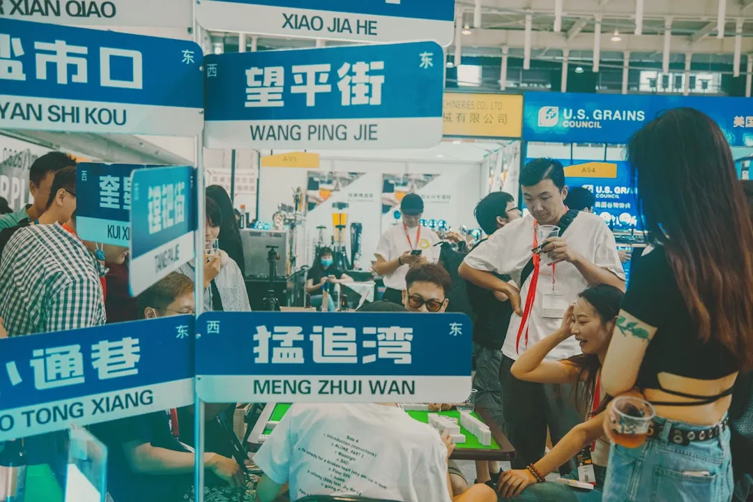 社区广告与户外大屏资源整合：广告代理精准媒介投放策略